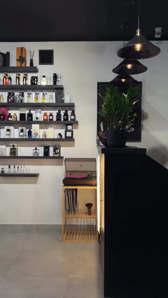 Шоурум Walter Store, perfume-wall