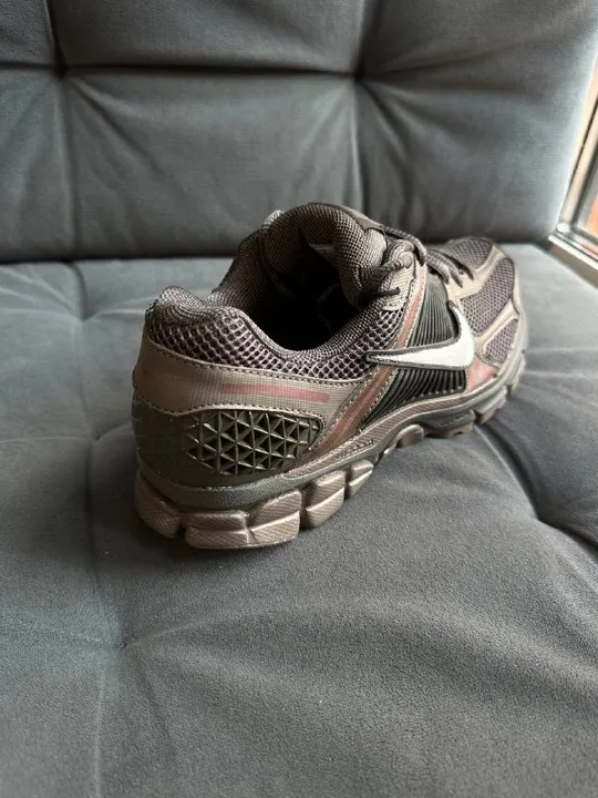 Взуття Nike Zoom Vomero 5, фото 4