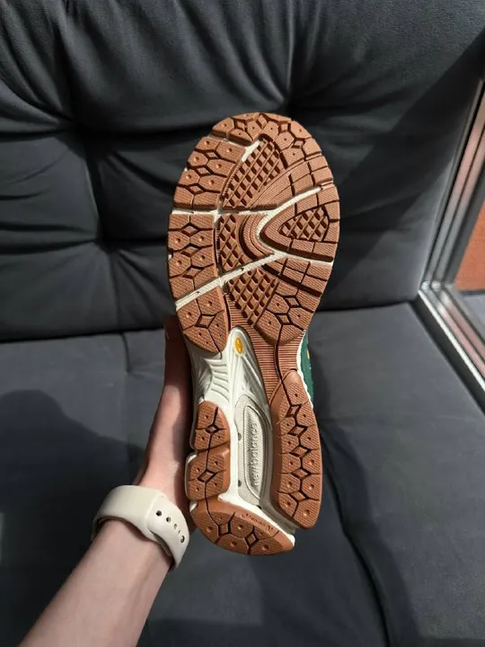Взуття New Balance 2002R, фото 5